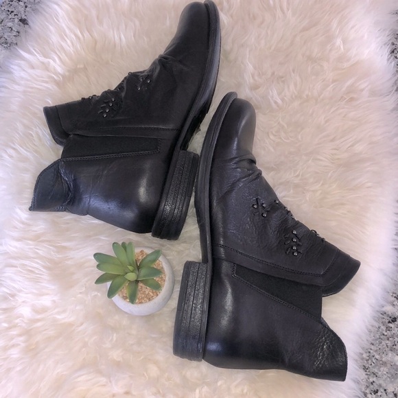 MizMooz LIMIT Leather ANKLE BOOTS Rivits Embroidered Side Zip 1” Heel EC - Picture 2 of 8